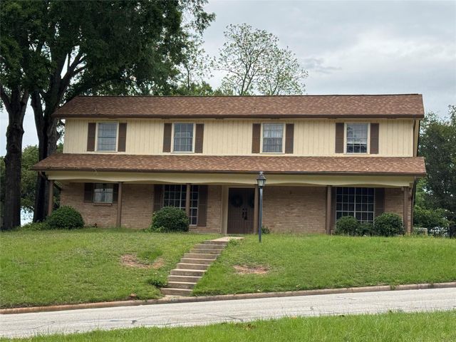 1221 Green Briar Drive, Huntsville, TX 77340