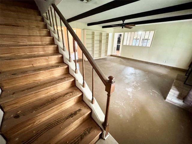 1221 Green Briar Drive, Huntsville, TX 77340