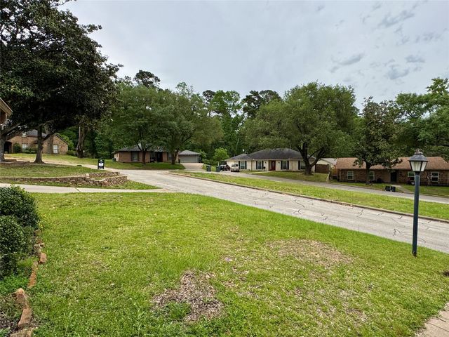 1221 Green Briar Drive, Huntsville, TX 77340