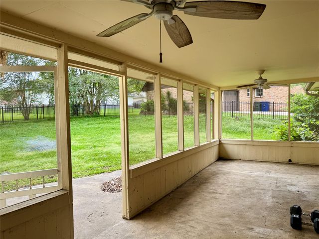 1221 Green Briar Drive, Huntsville, TX 77340