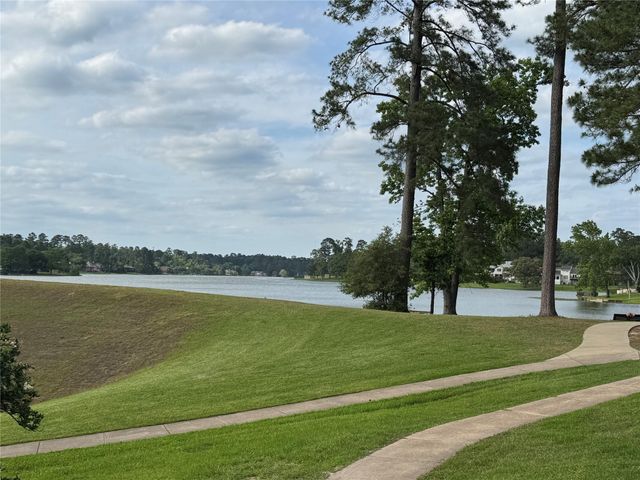 1221 Green Briar Drive, Huntsville, TX 77340