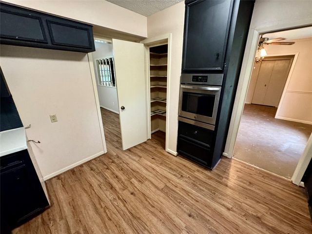 1221 Green Briar Drive, Huntsville, TX 77340