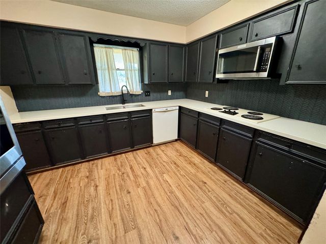 1221 Green Briar Drive, Huntsville, TX 77340