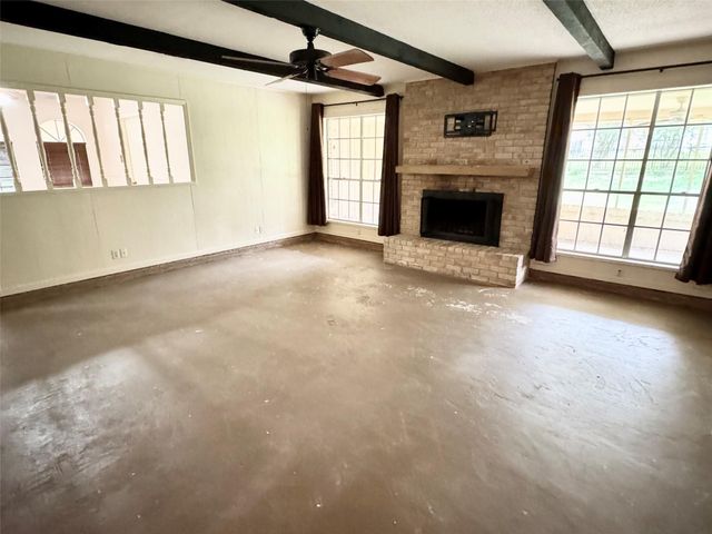 1221 Green Briar Drive, Huntsville, TX 77340