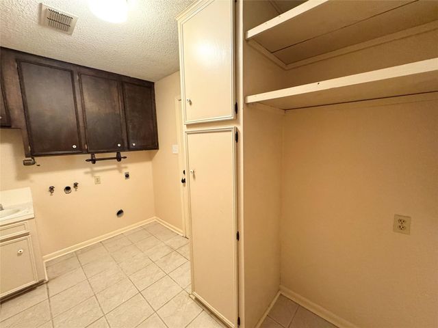 1221 Green Briar Drive, Huntsville, TX 77340
