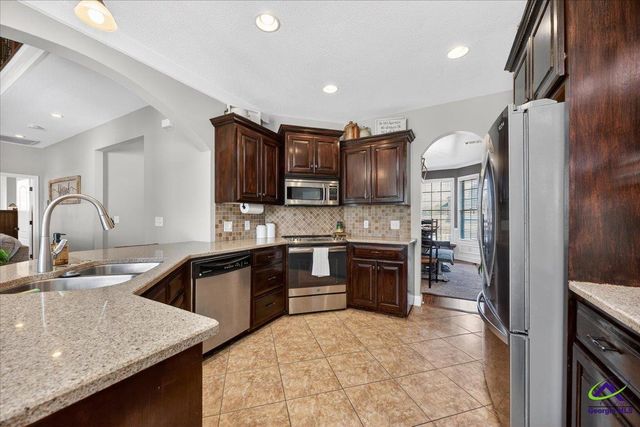 200 Yale Circle, Bonaire, GA 31005