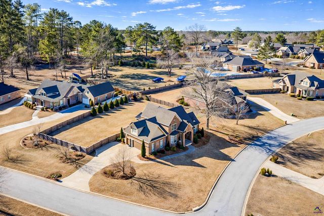 200 Yale Circle, Bonaire, GA 31005