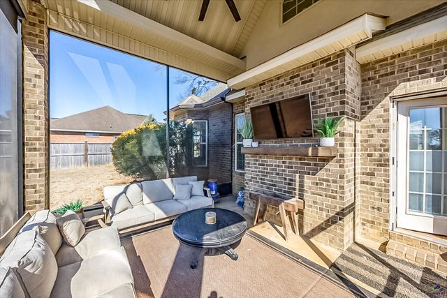 200 Yale Circle, Bonaire, GA 31005