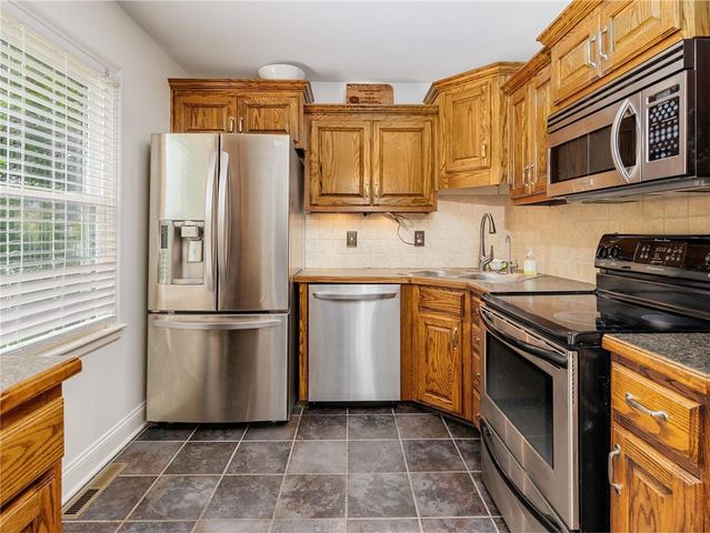 6108 W 76th Terrace, Prairie Village, KS 66208