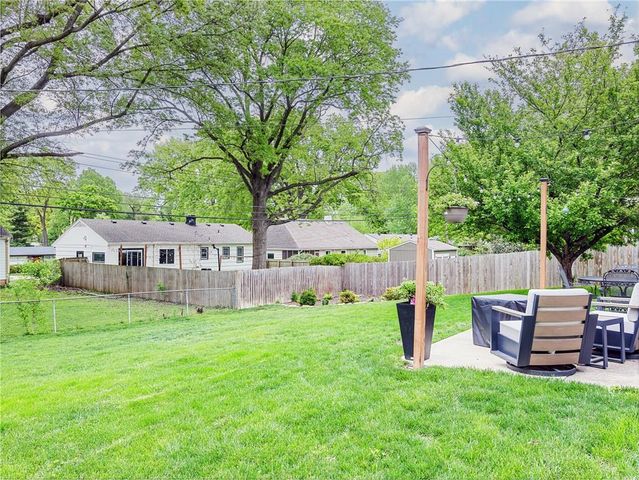 6108 W 76th Terrace, Prairie Village, KS 66208