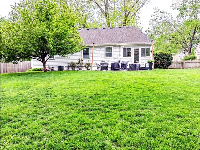 6108 W 76th Terrace, Prairie Village, KS 66208