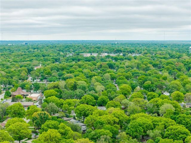 6108 W 76th Terrace, Prairie Village, KS 66208