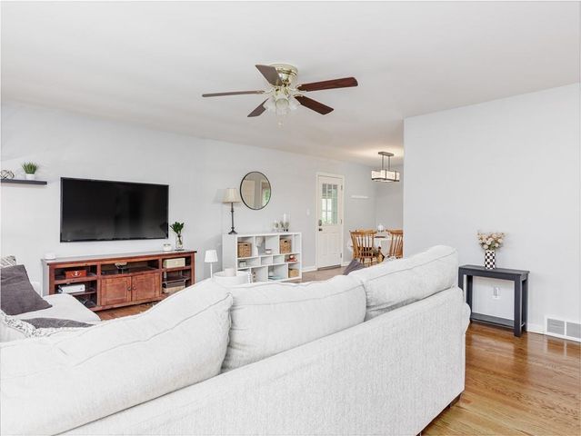 6108 W 76th Terrace, Prairie Village, KS 66208