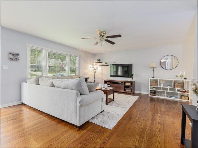 6108 W 76th Terrace, Prairie Village, KS 66208