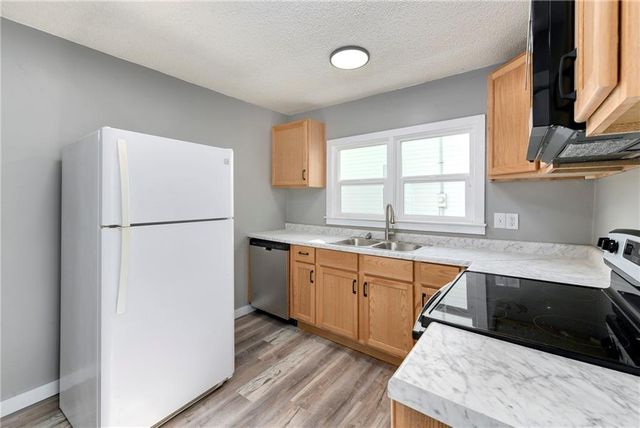 111 E Dryden Street, Odessa, MO 64076