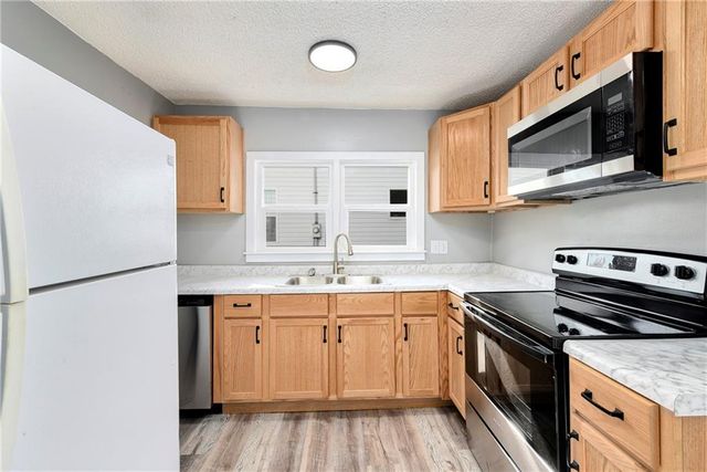 111 E Dryden Street, Odessa, MO 64076