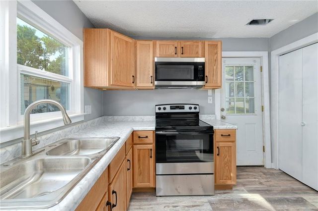 111 E Dryden Street, Odessa, MO 64076