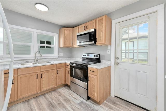 111 E Dryden Street, Odessa, MO 64076