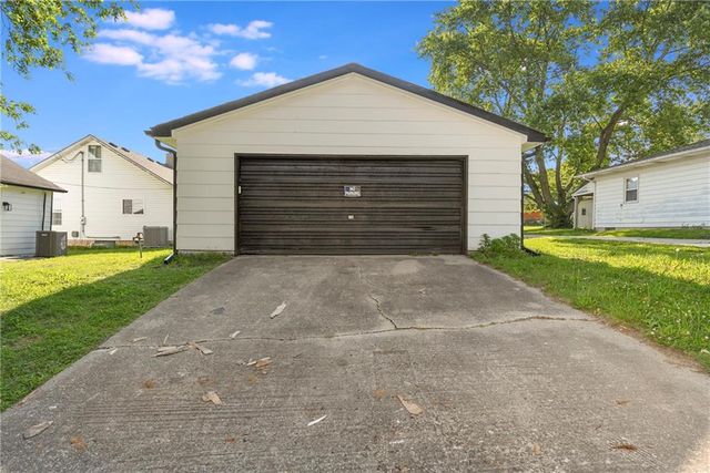 111 E Dryden Street, Odessa, MO 64076