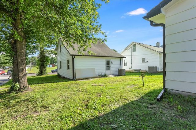 111 E Dryden Street, Odessa, MO 64076