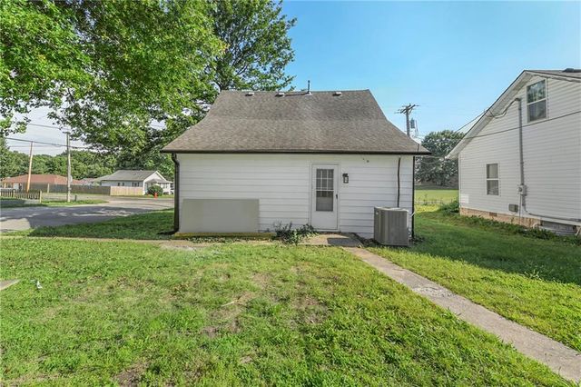 111 E Dryden Street, Odessa, MO 64076