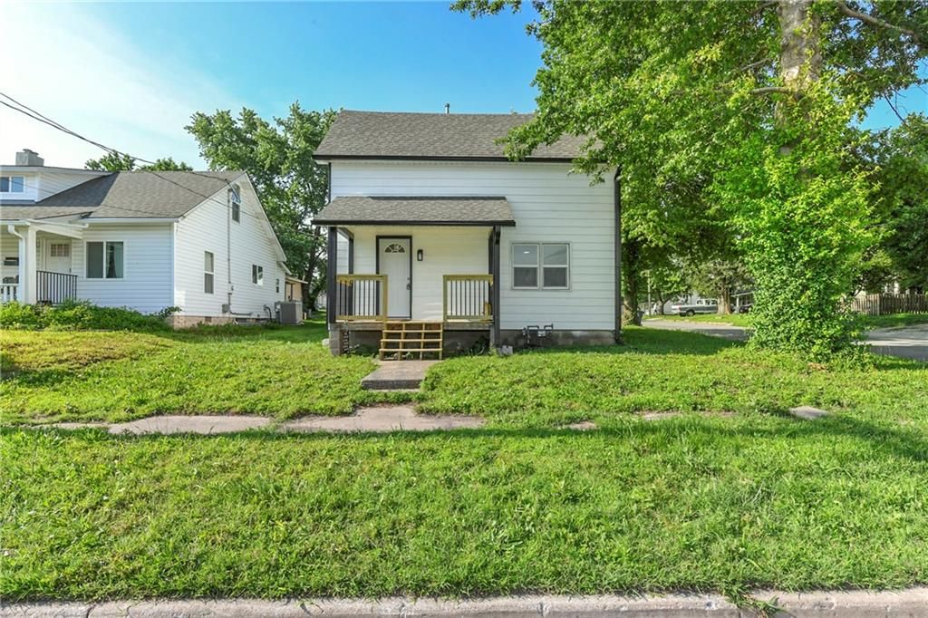 111 E Dryden Street, Odessa, MO 64076