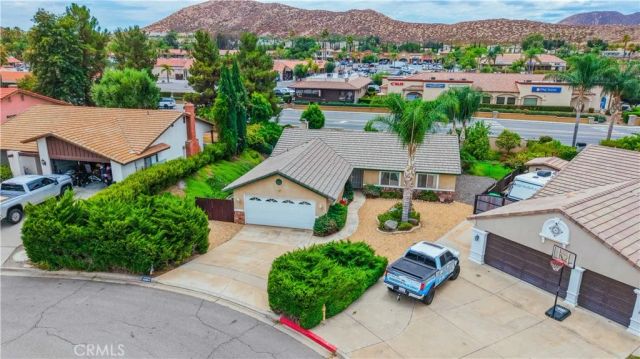 30904 Long Point Drive, Canyon Lake, CA 92587