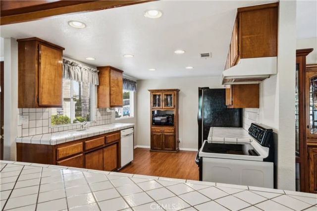 30904 Long Point Drive, Canyon Lake, CA 92587