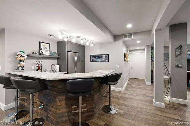 2253 Lone Pine Road, West Bloomfield, MI 48323