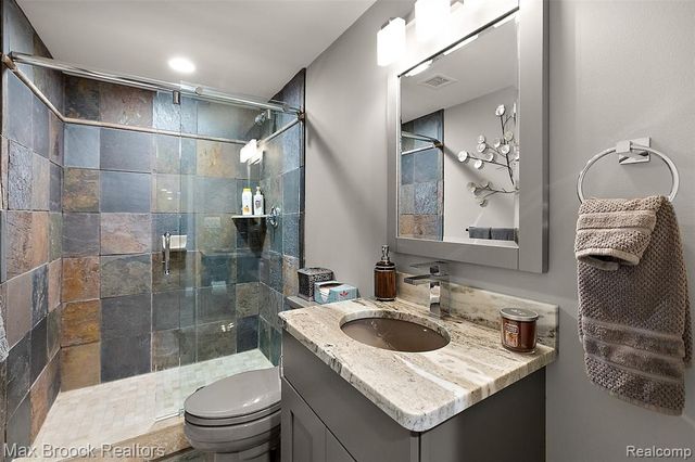 2253 Lone Pine Road, West Bloomfield, MI 48323