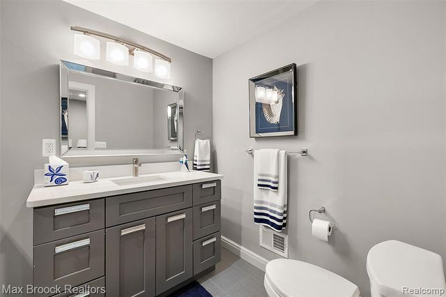2253 Lone Pine Road, West Bloomfield, MI 48323