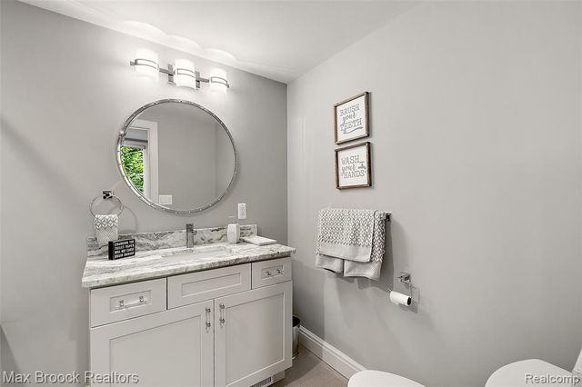 2253 Lone Pine Road, West Bloomfield, MI 48323