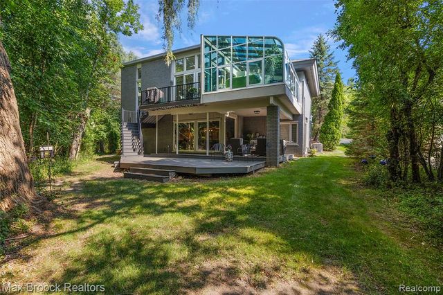 2253 Lone Pine Road, West Bloomfield, MI 48323