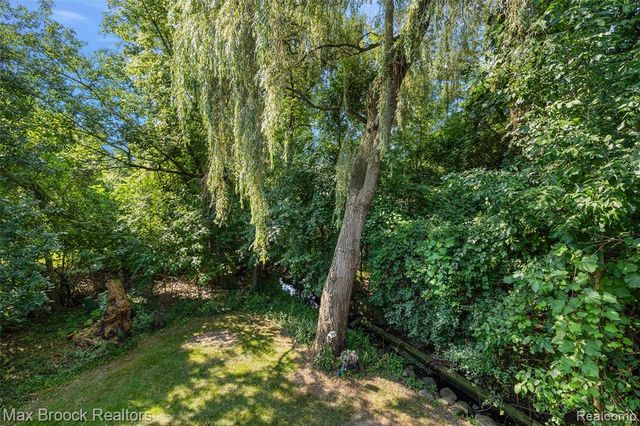 2253 Lone Pine Road, West Bloomfield, MI 48323