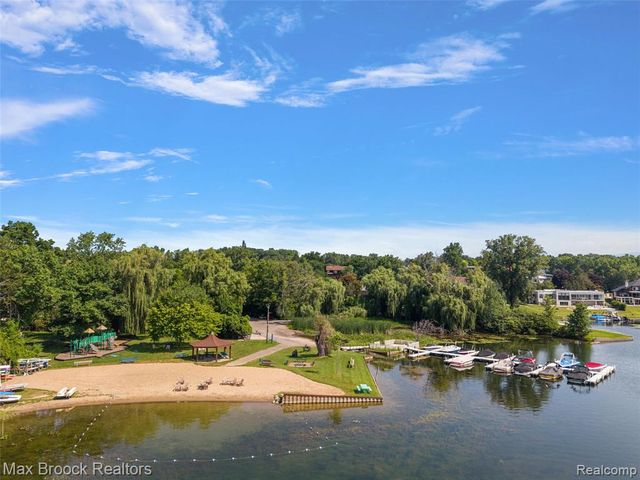 2253 Lone Pine Road, West Bloomfield, MI 48323