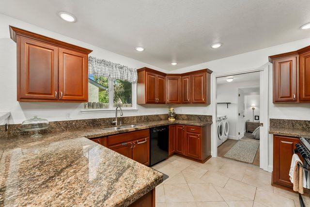 4285 65th St, Sacramento, CA 95820