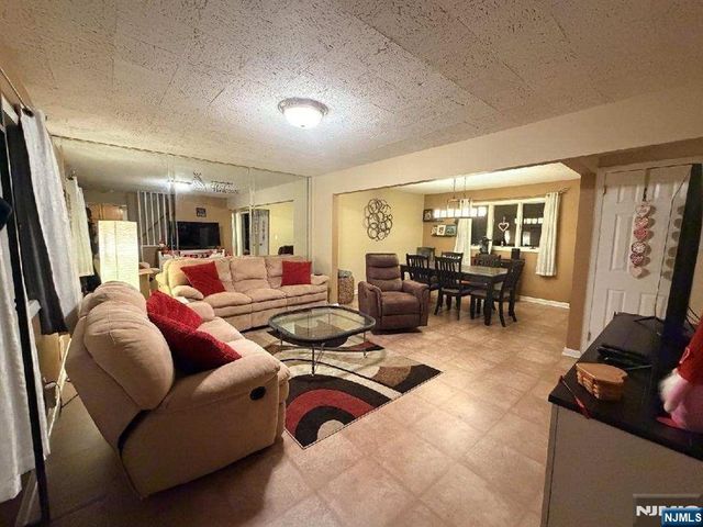 911 Colfax, Pompton Lakes, NY 07442