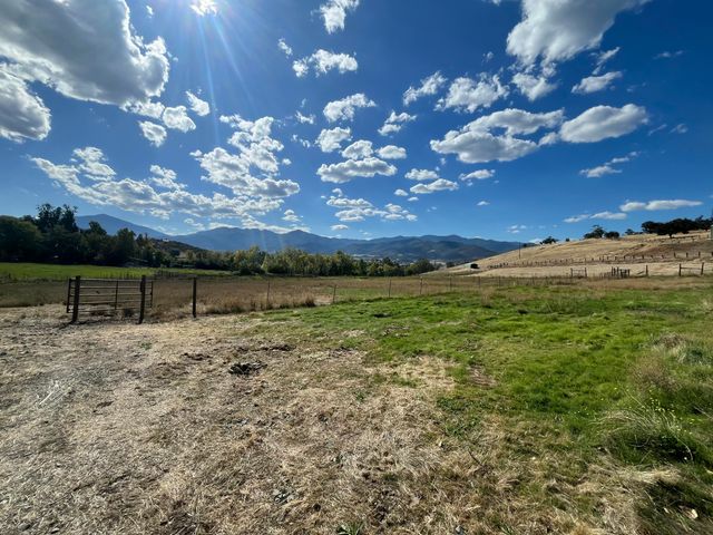 4234 Payne Road, Medford, OR 97504