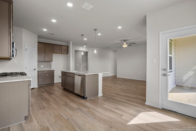 6875 Comanche Cave, San Antonio, TX 78233