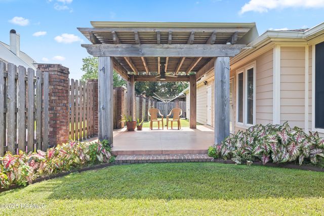 102 La Quinta Court, Broussard, LA 70518