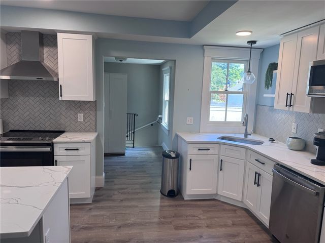 35 Elm Street B, Newport, RI 02840