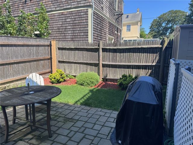 35 Elm Street B, Newport, RI 02840