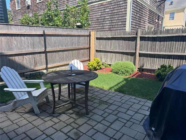 35 Elm Street B, Newport, RI 02840