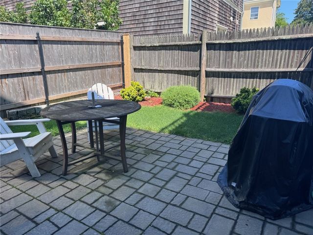 35 Elm Street B, Newport, RI 02840