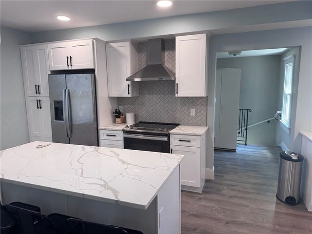 35 Elm Street B, Newport, RI 02840