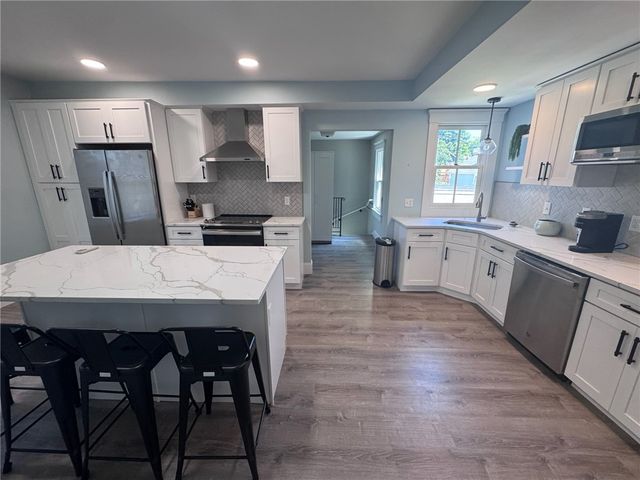 35 Elm Street B, Newport, RI 02840