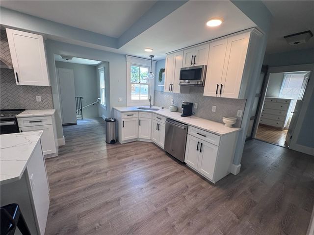 35 Elm Street B, Newport, RI 02840