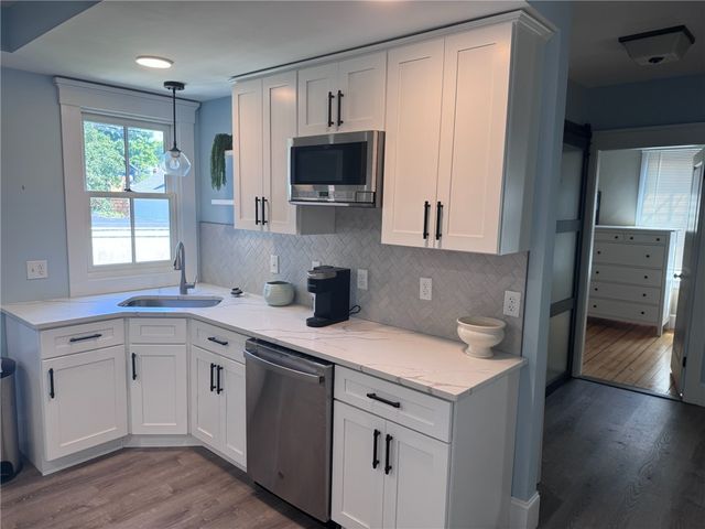 35 Elm Street B, Newport, RI 02840