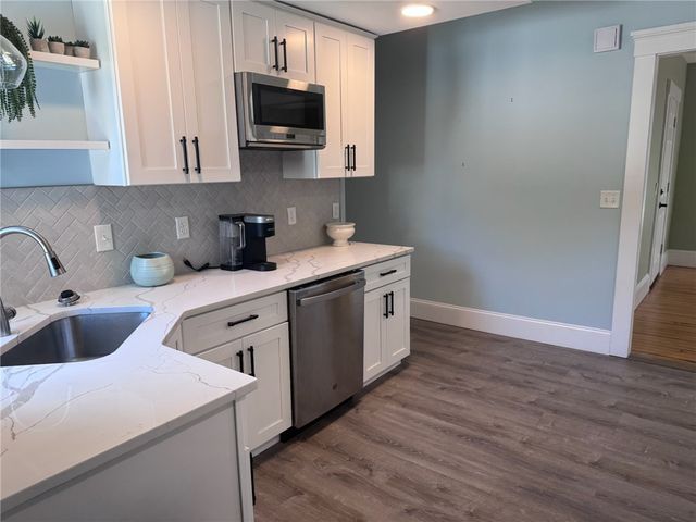 35 Elm Street B, Newport, RI 02840