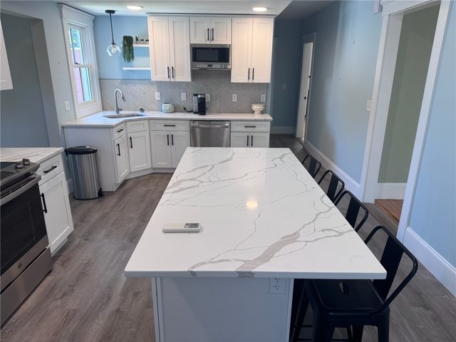 35 Elm Street B, Newport, RI 02840